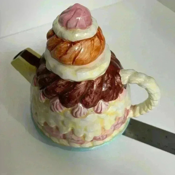 Ice Cream Sundae collectable Teapot from Heritage Mint, USA - Picture 8 of 9